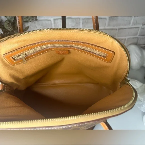 Celine Macadam Canvas Handbag Brown Coated
Canvas with double leather handles - Picture 6 of 8